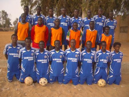 la photo de l'effectif du centre promo foot de grand yoff